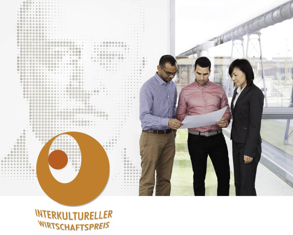 Mitarbeiter und Logo Interkultureller Wirtschaftspreis